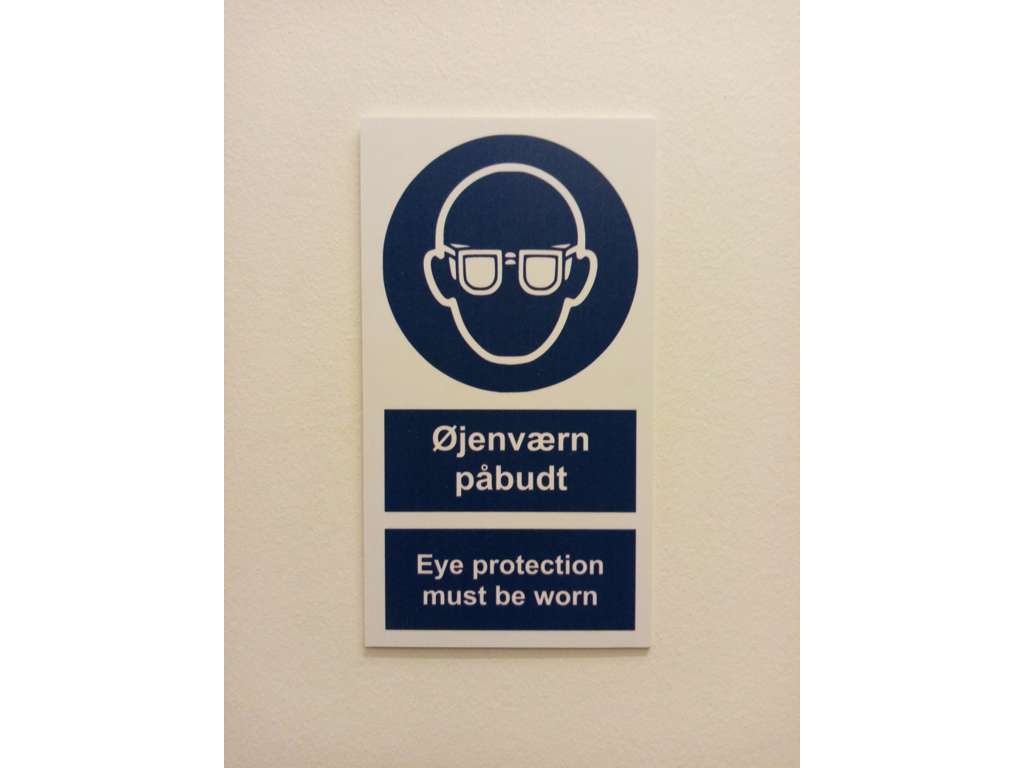 Påbudsskilt Øjenværn påbudt