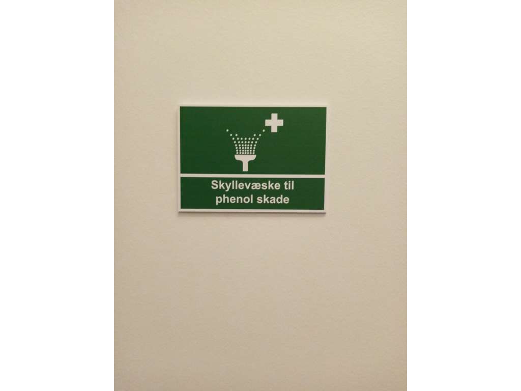 Påbudsskilt Skyllevæske til Phenol