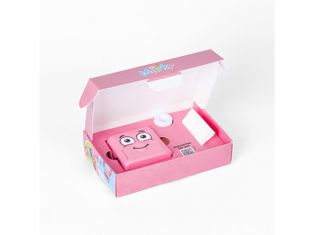 Tøjstempel Marky Pink stempel med sort pude, og en fast tekst. Klik på en skabelon herunder, og lav din egen tekst.