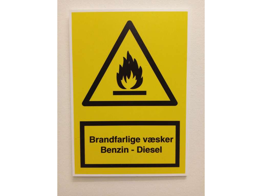 Påbudsskilt Brandfarlig væsker